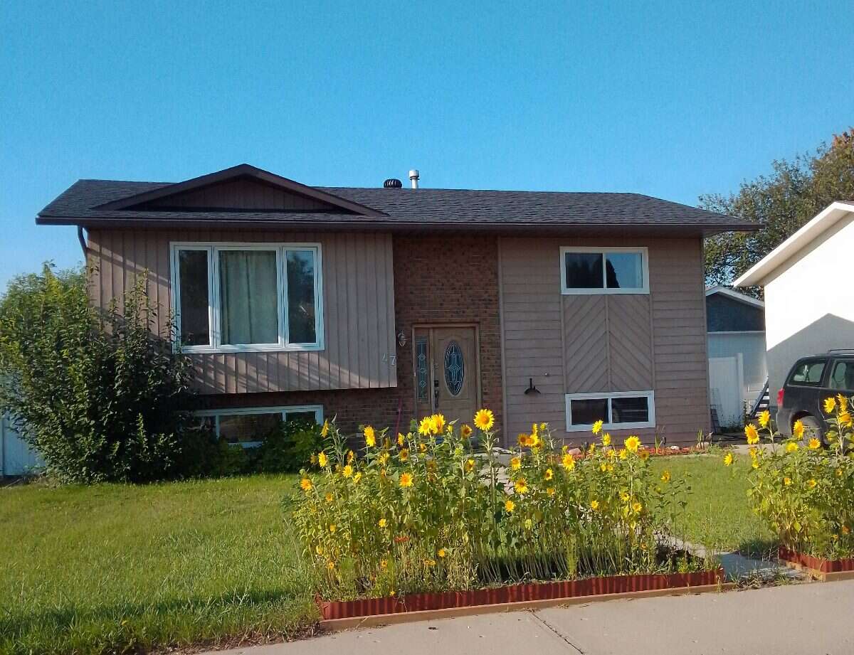 House For Sale - 47 East Glen Street SE, Medicine Hat, AB