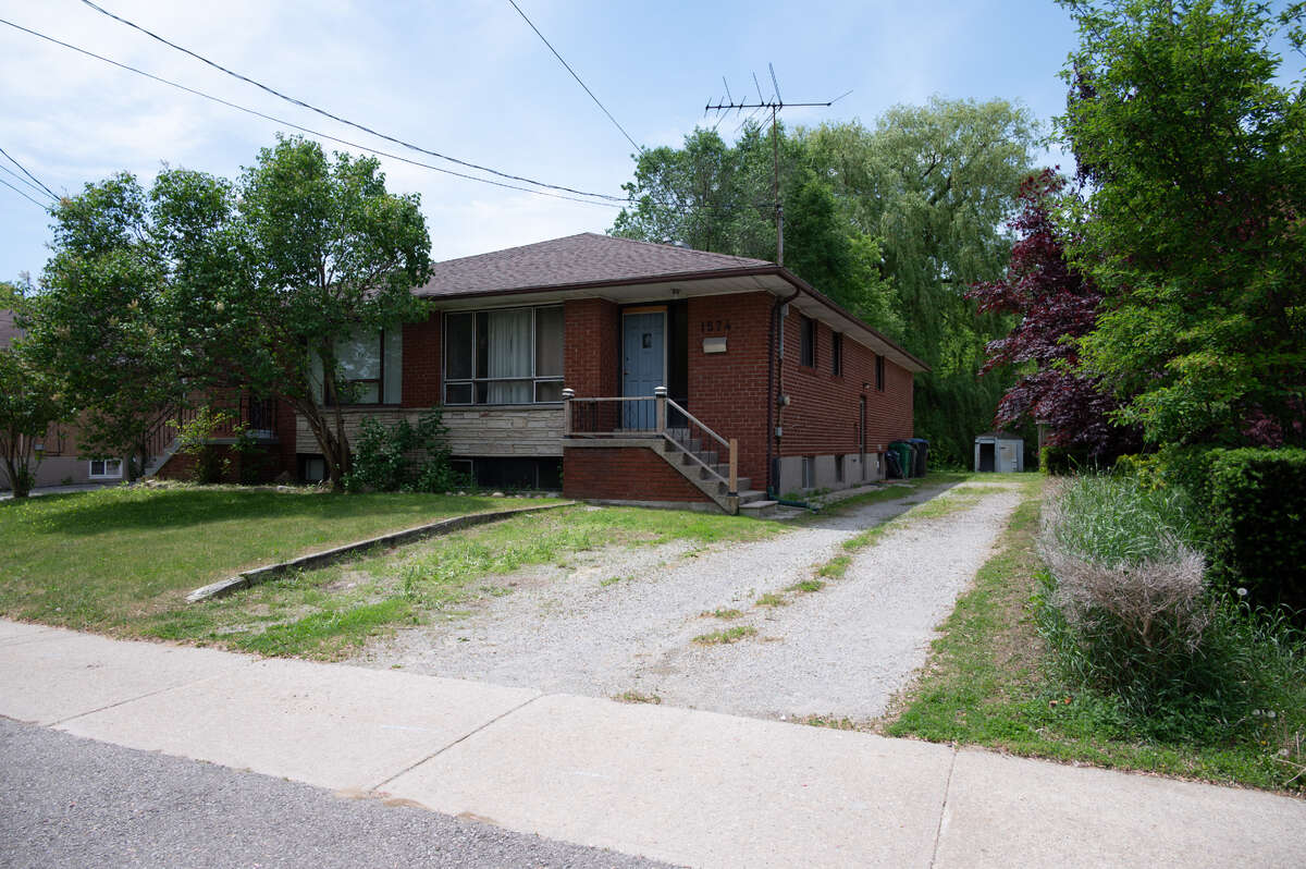 Semi-Detached House For Sale - 1574 Northmount Ave, Mississauga, ON
