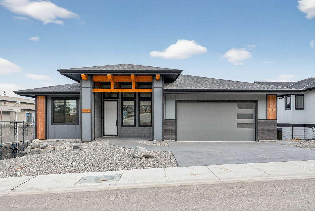 House For Sale - 2140 Montenegro Drive, Kelowna, BC