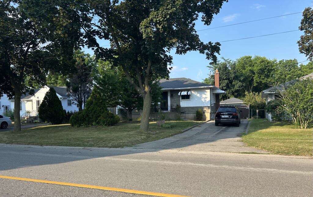 House For Sale - 11 James Ave., Brantford, ON