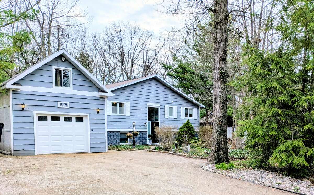 House For Sale - 10161 Andrea Street, Port Franks, ON