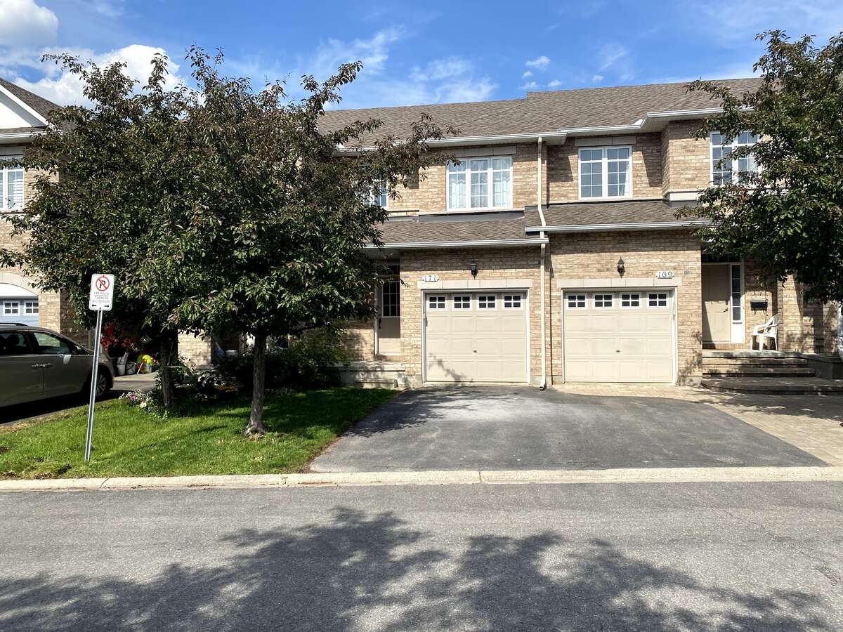 Townhouse For Rent - 171 Gatespark Private, Kanata, ON