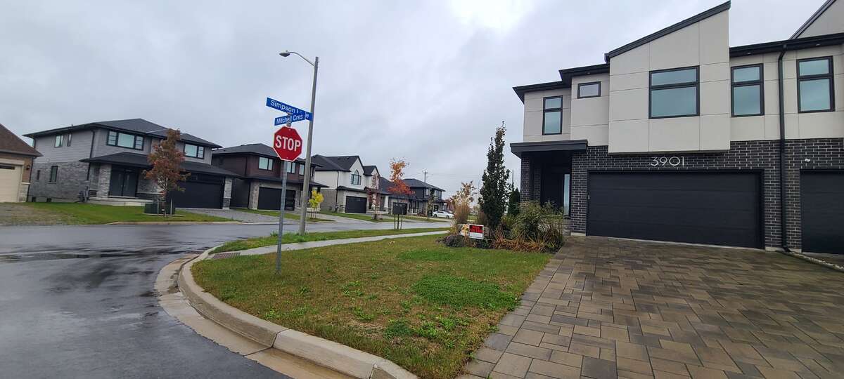 House For Sale - 3901 Mitchell Cres, Fort Erie, ON