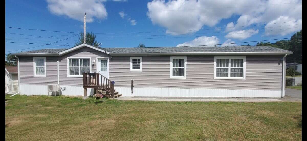 Mobile Home For Sale - 17 Parkwood Dr, New Minas, NS