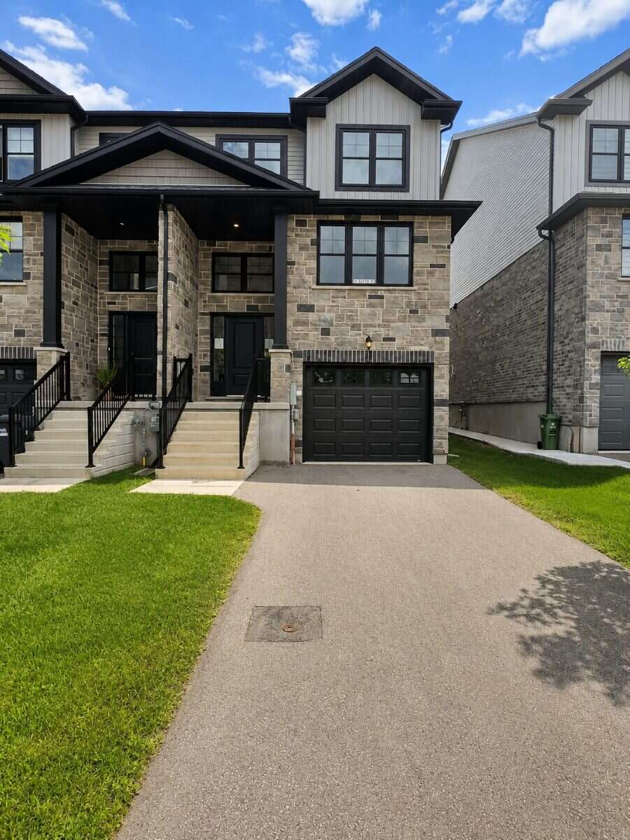 Row / Townhouse For Sale - 10 Kay Crescent , Guelph, ON