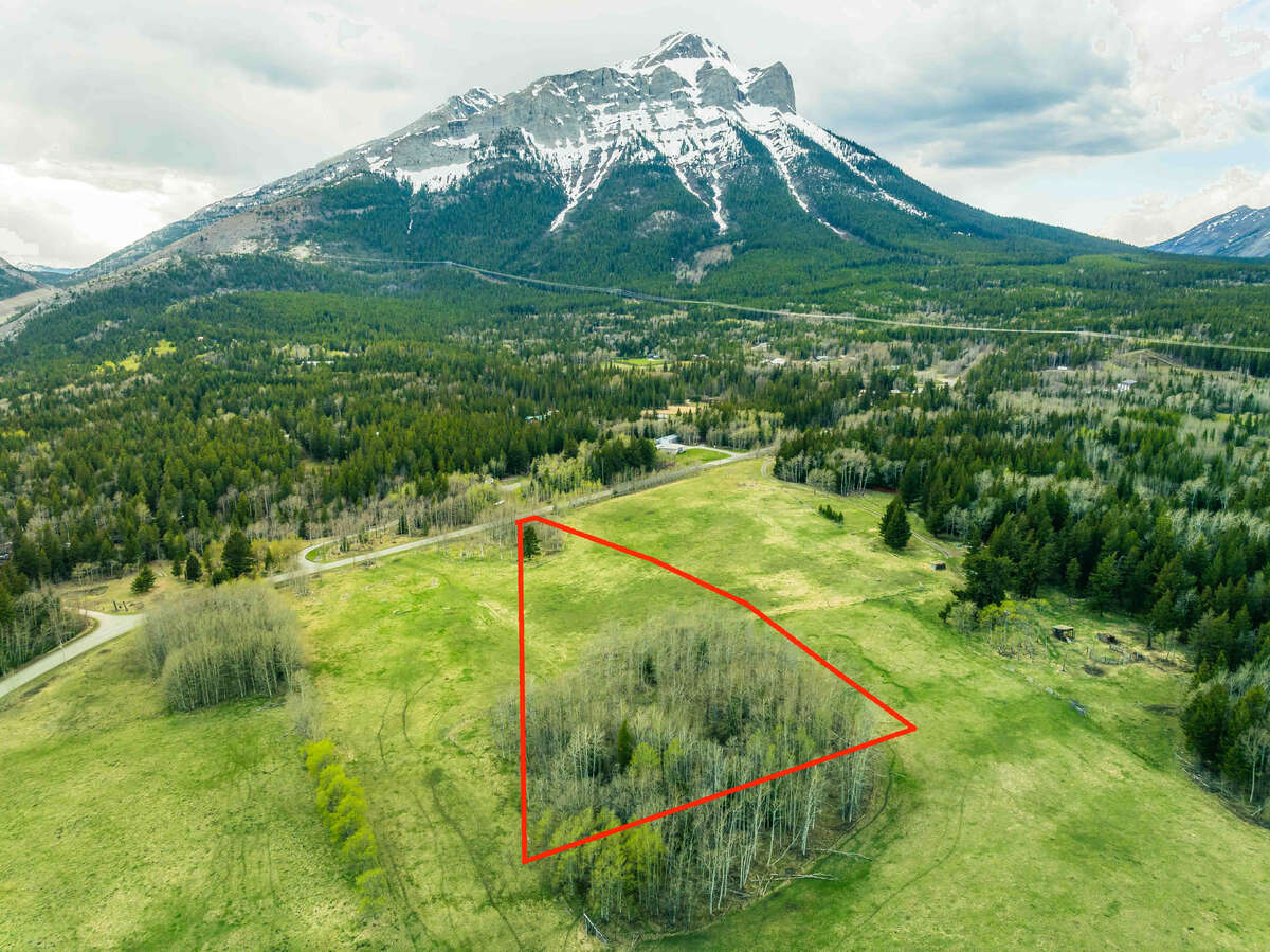 Acreage For Sale - 3019 Tecumseh Road, Crowsnest Pass, AB