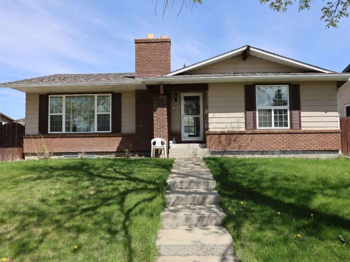 House For Sale - 636 Whitehorn Way NE, Calgary, AB