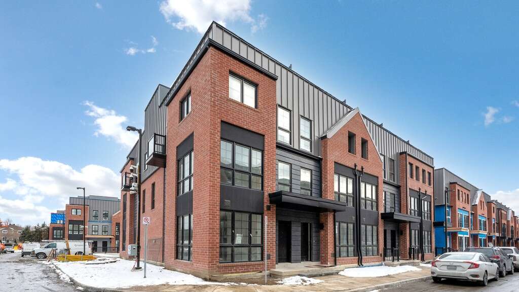 Townhouse For Sale - 150 Alton Crescent, Vaughan, ON