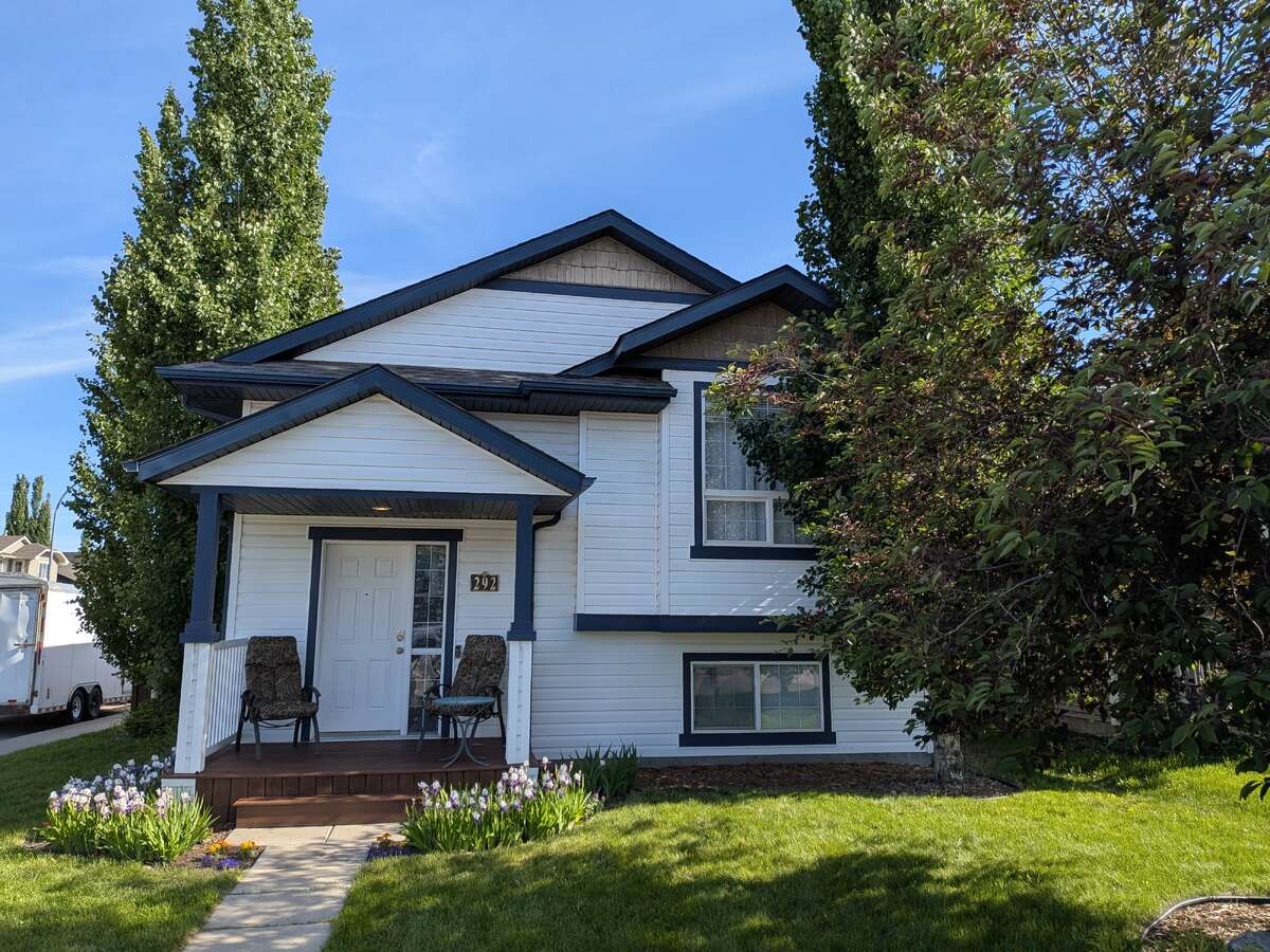 House For Sale - 292 lancaster Dr, Red Deer, AB