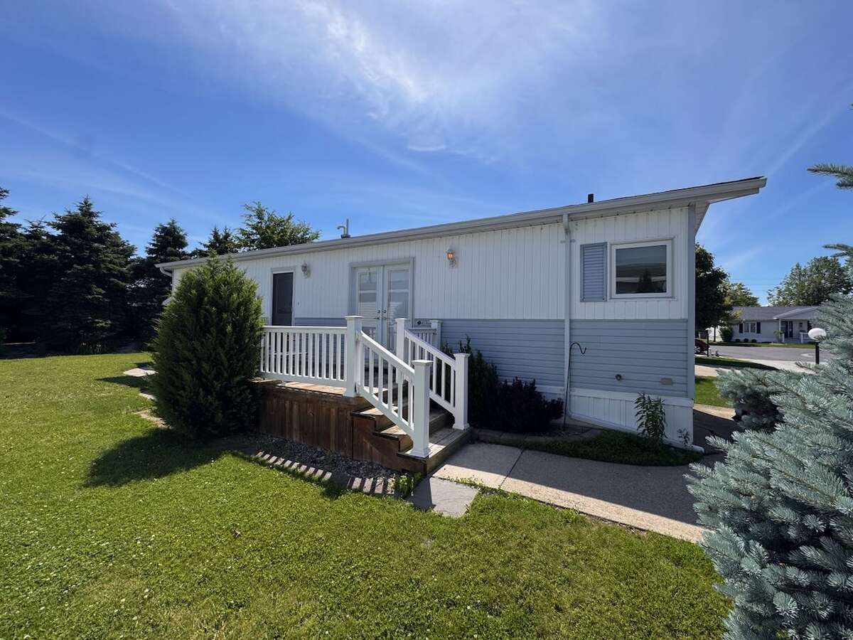 Mobile Home For Sale - #251, 5700 Blackwell Sideroad, Sarnia, ON