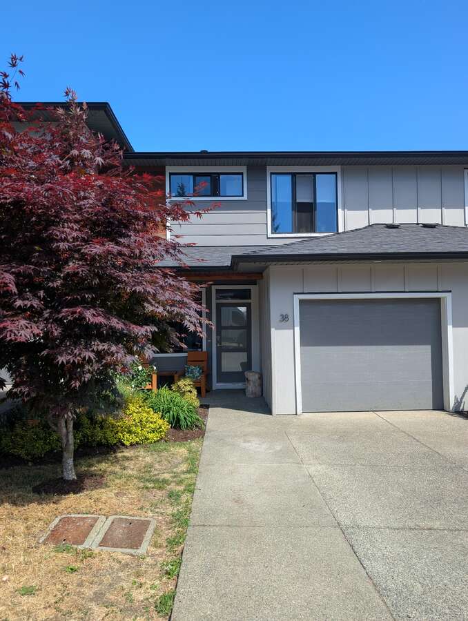 Townhouse For Sale - #38, 2607 Kendal Avenue, Cumberland, BC
