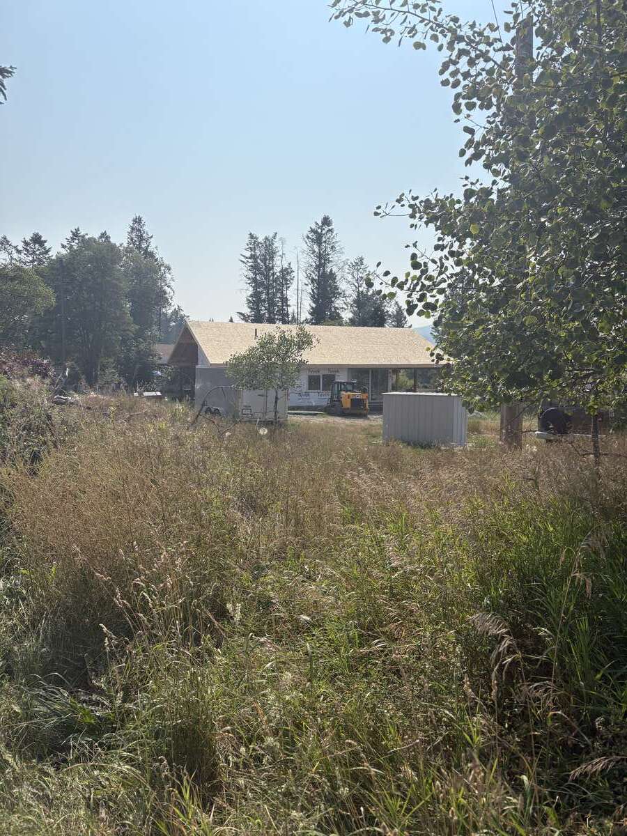 House For Sale - 4764 Riverview Dr, Edgewater, BC