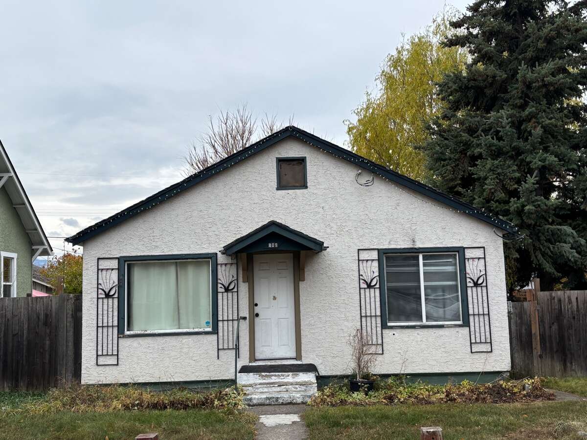 Revenue Property For Sale - 809 Stockwell Avenue, Kelowna, BC