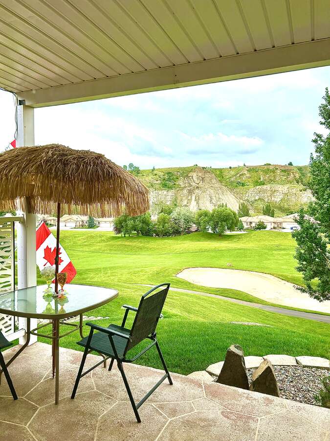Condo For Sale - #B, 410 Canyon Blvd W, Lethbridge, AB