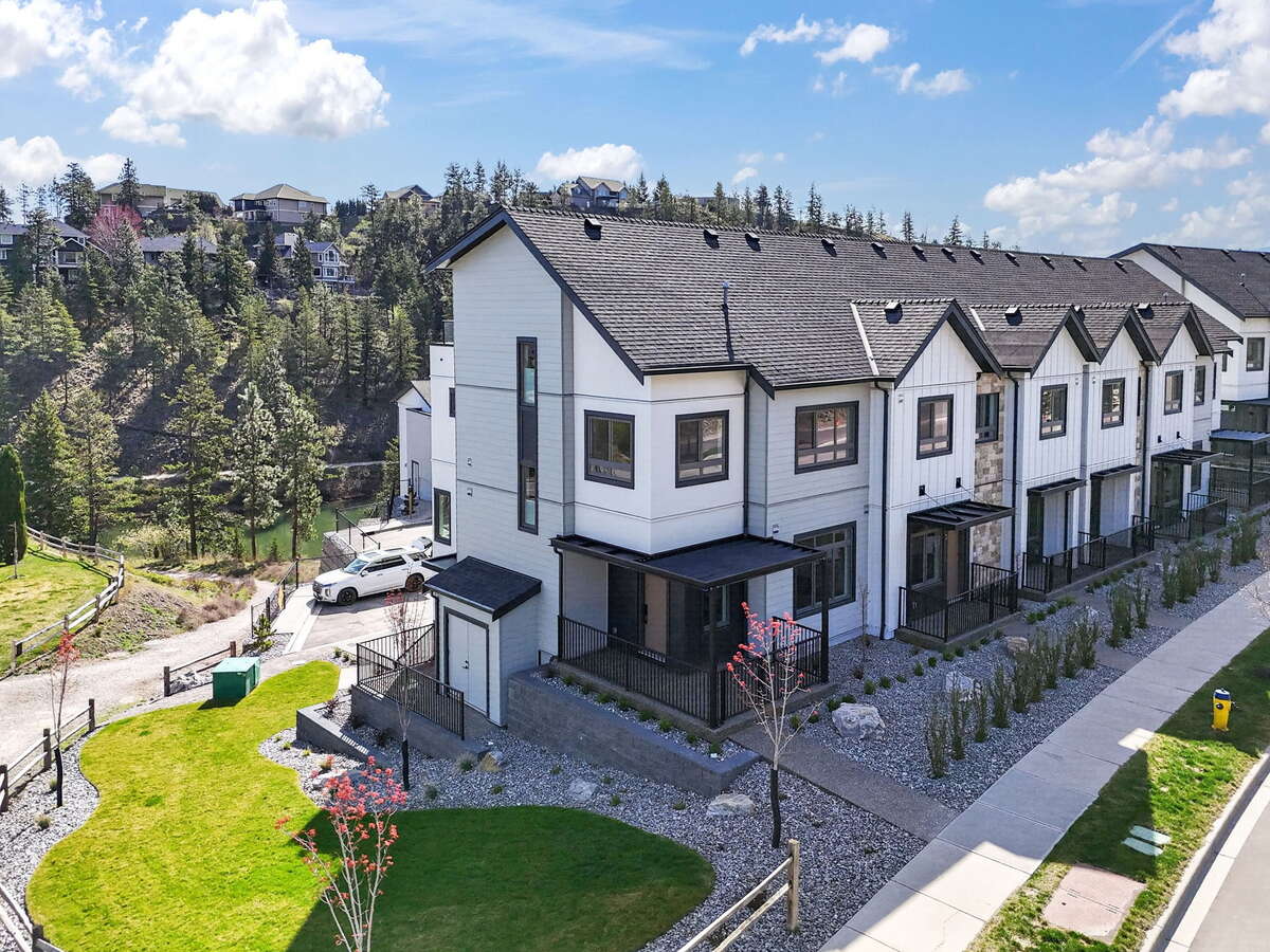 Townhouse For Sale - #1, 1550 Union Road, Kelowna, BC
