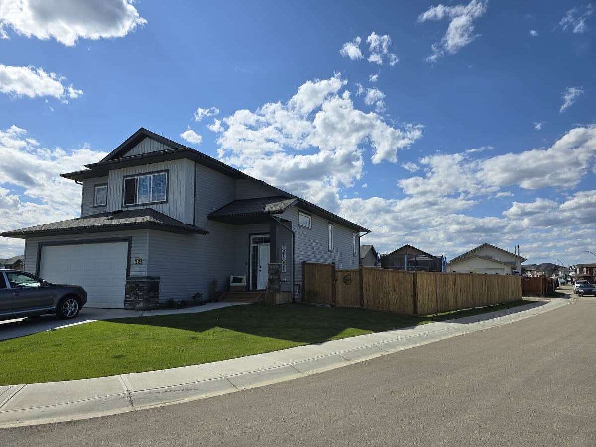 House For Sale - 4434 53 St, Rocky Mountain House, AB