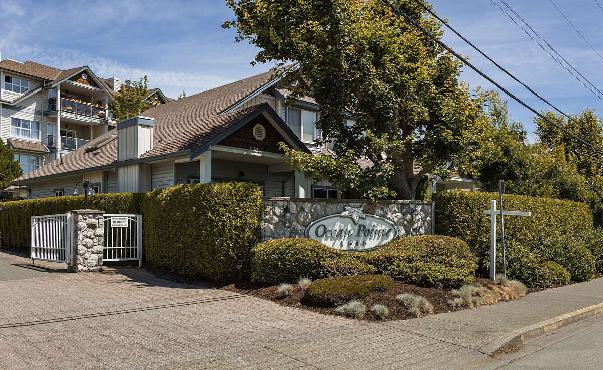 Townhouse For Sale - #10, 1646 Balmoral Ave, Comox, BC