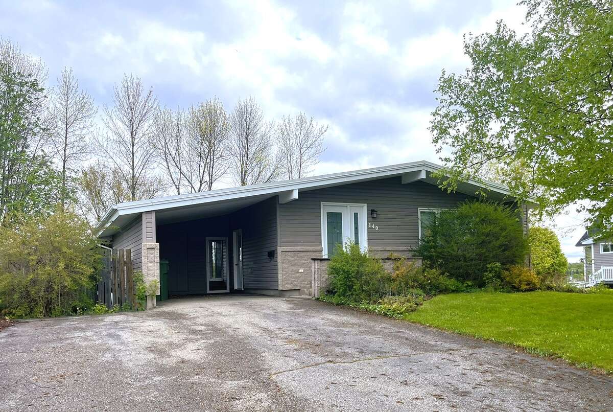 House For Sale - 140 Neil Dr, Bathurst, NB