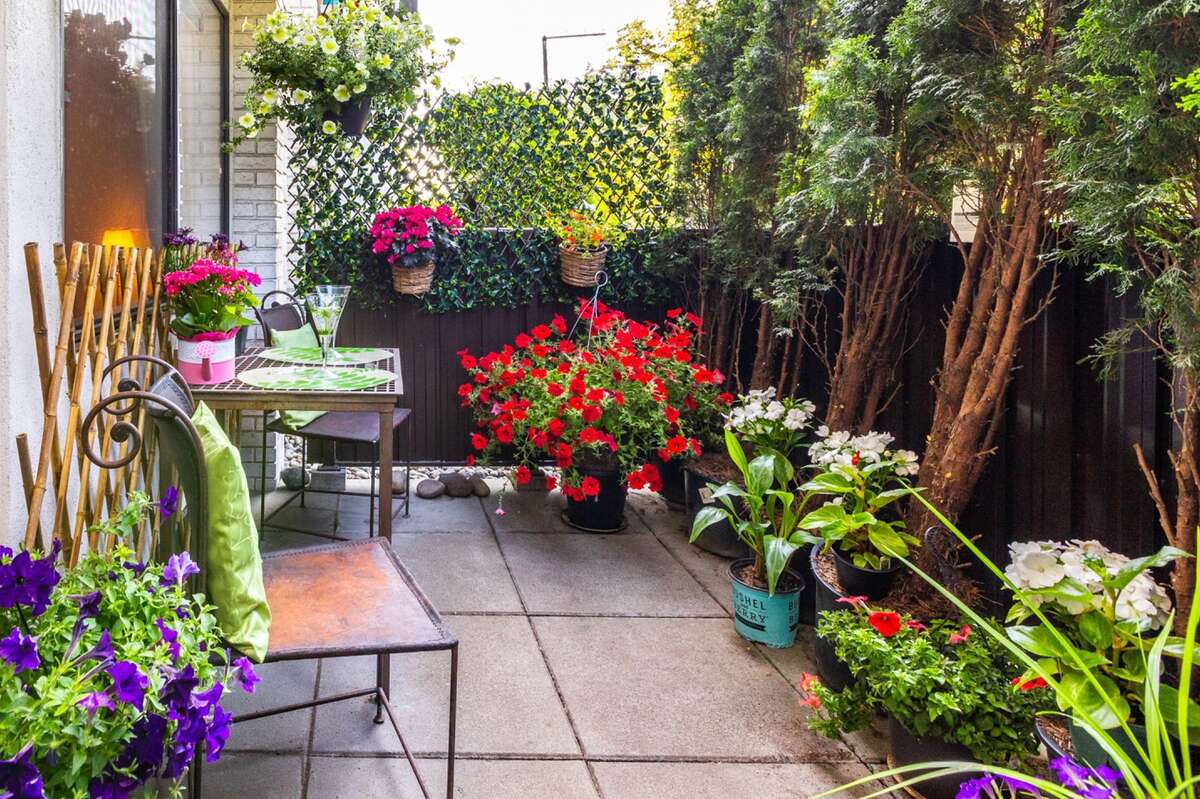 Condo For Sale - #102, 15020 North Bluff Rd, White Rock, BC