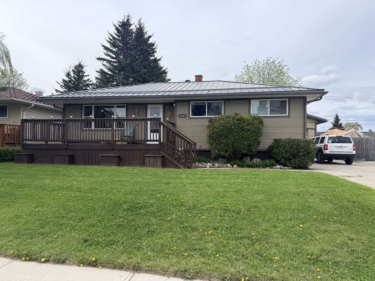 House For Sale - 126 Douglas Dr, Hinton, AB