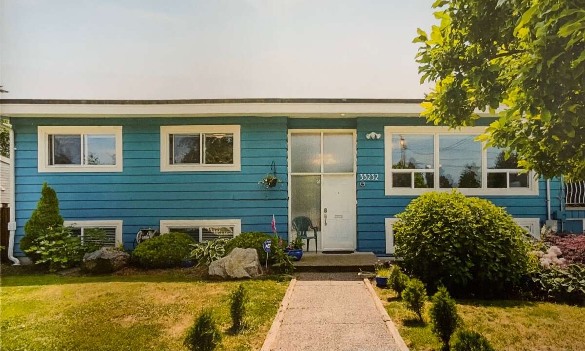 House For Sale - 33232 Hawthorne Avenue, Abbotsford, BC