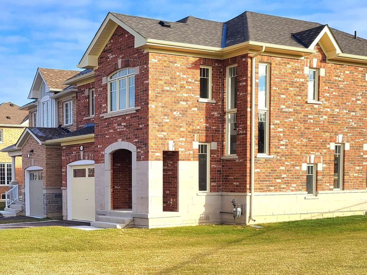 House For Sale - 359 Rita's Ave, Newmarket, ON