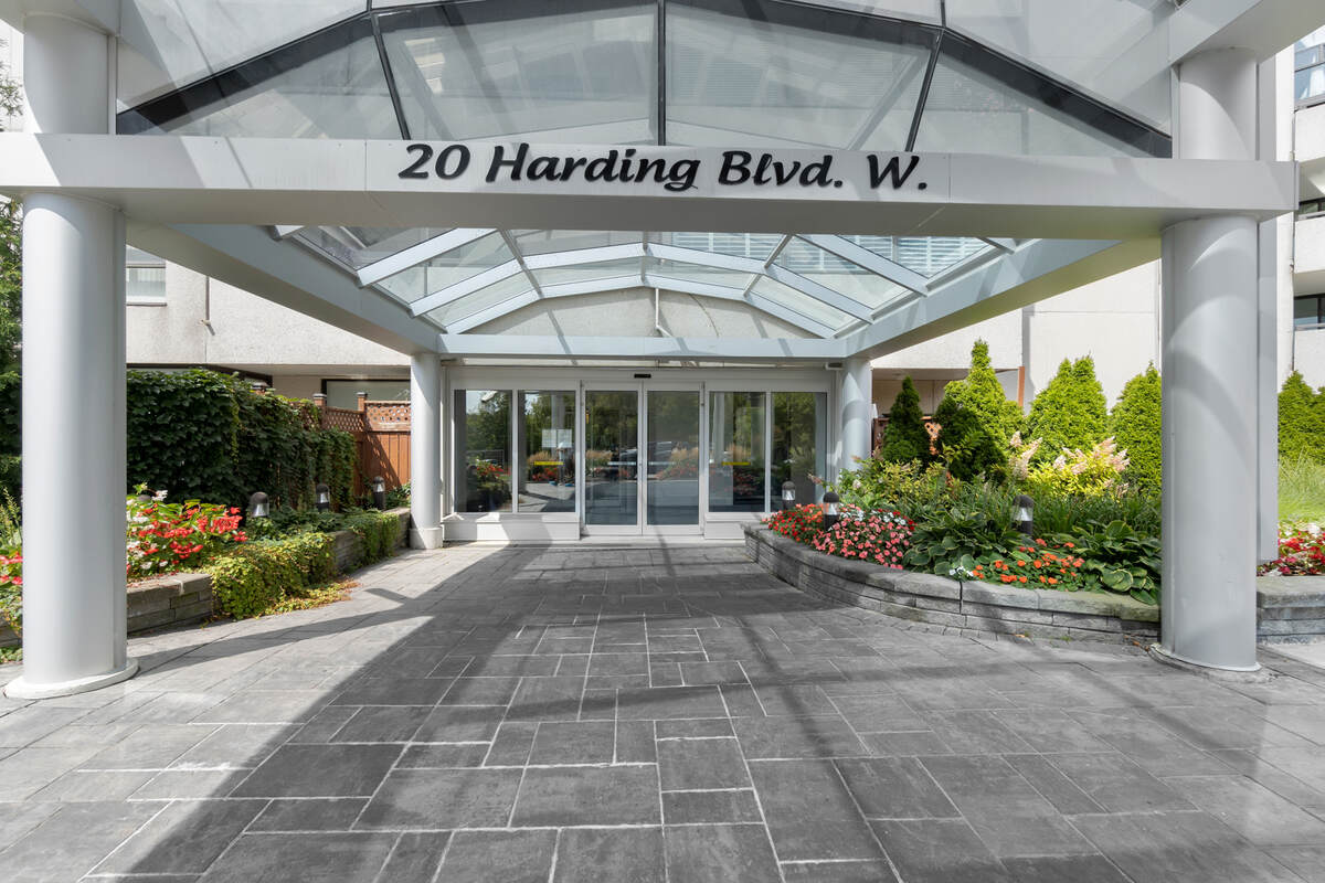 Condo For Sale - #810, 20 Harding Blvd West, Richmond Hill, ON