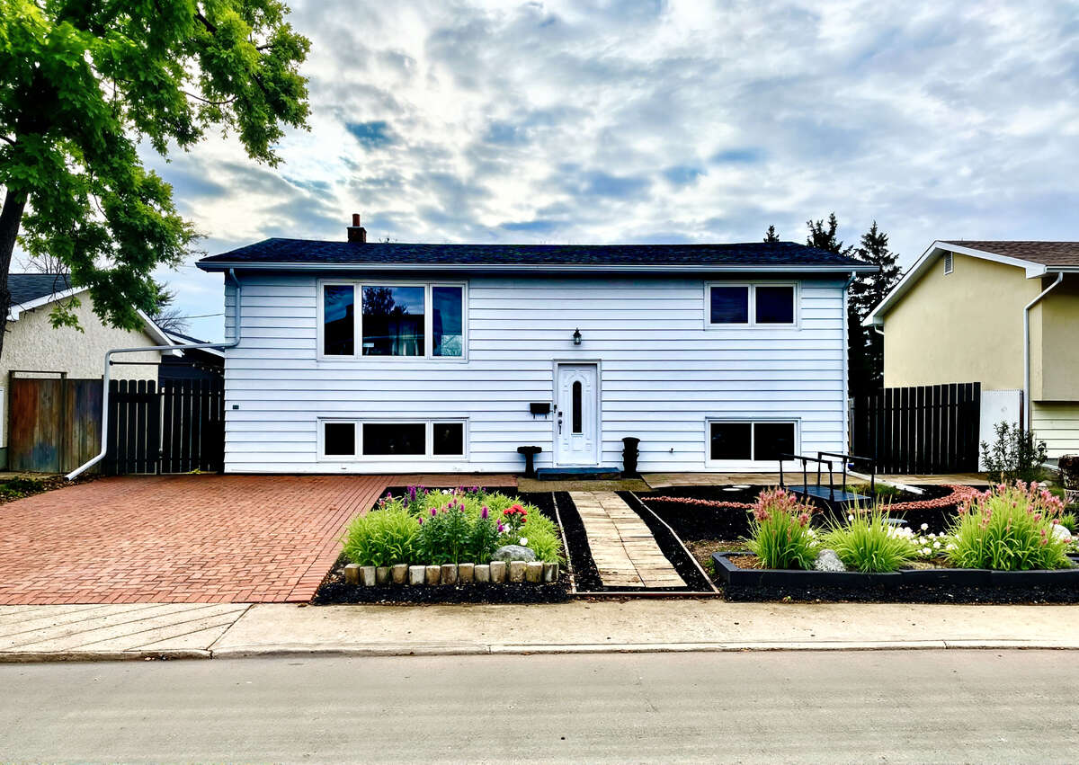 House For Sale - 7227 6th Ave, Regina, SK