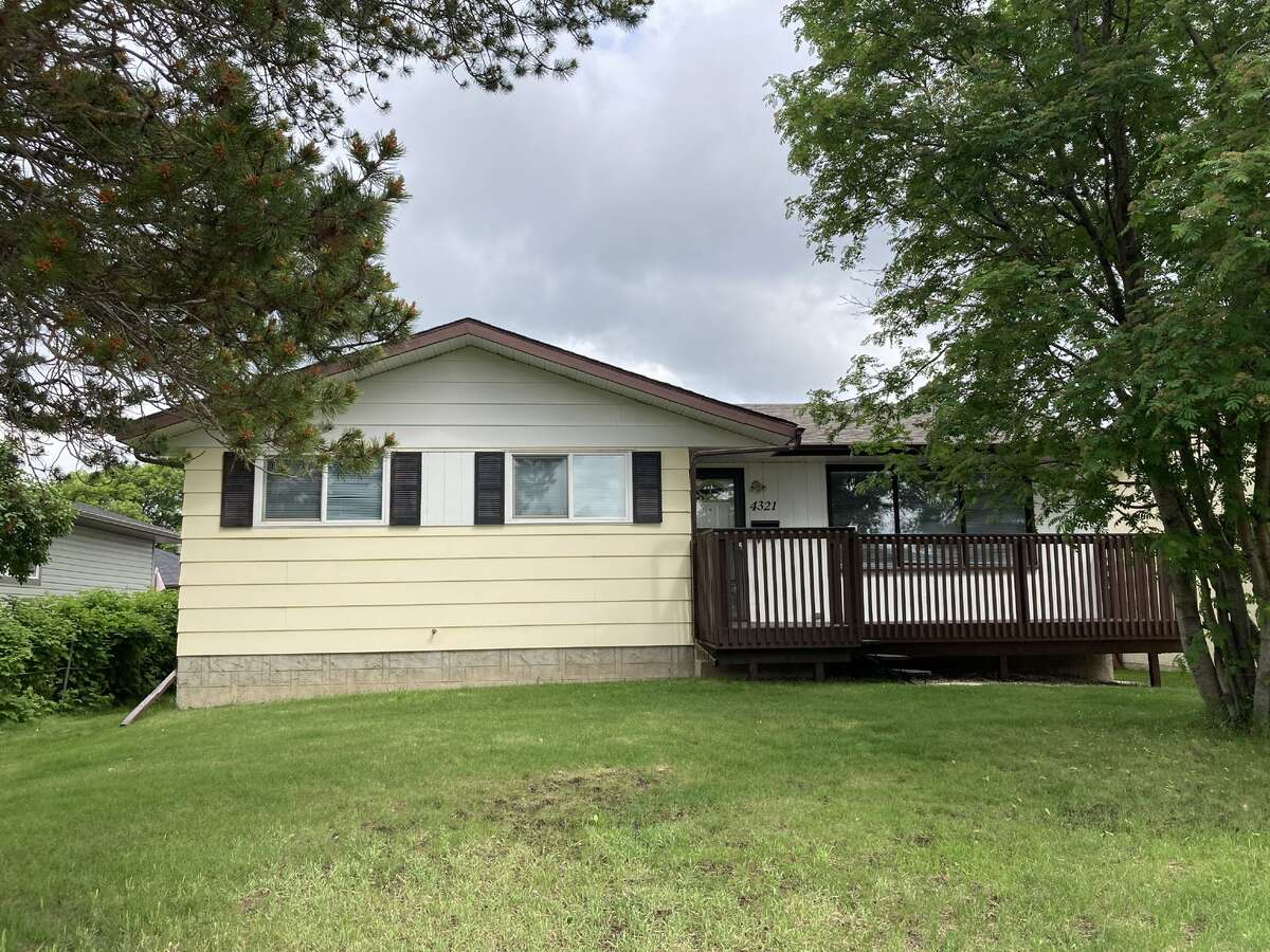 House For Sale - 4321 41 Ave, Stony Plain, AB