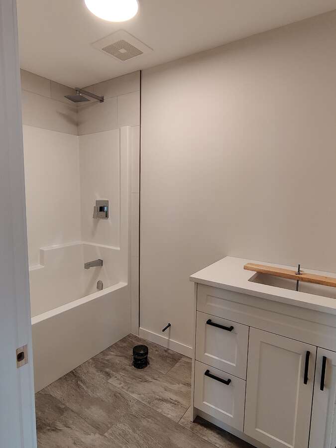 Main Floor - Suite Bathroom