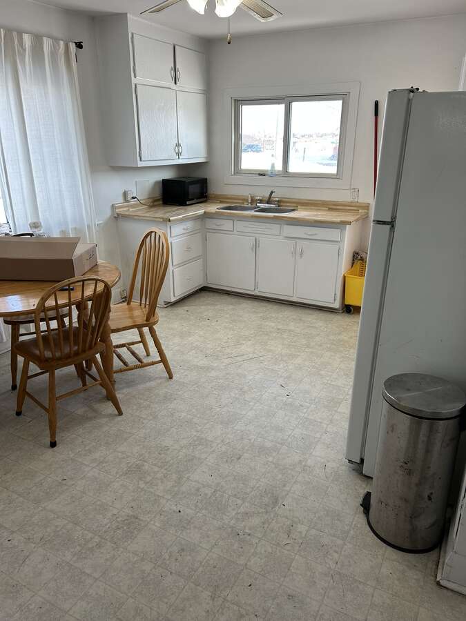 House / Bungalow / Detached House / Home Business Potential For Lease in Kawartha Lakes, Ontario - 3 bdrm, 1 bath (441 Highway 36)
