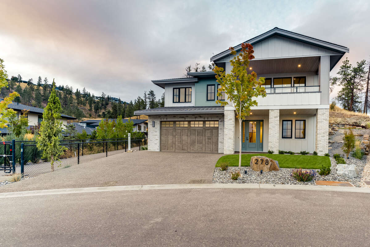 House / Detached House For Sale in Kelowna, British Columbia - 6 bdrm, 4.5 bath (278 Summer Wood Drive)