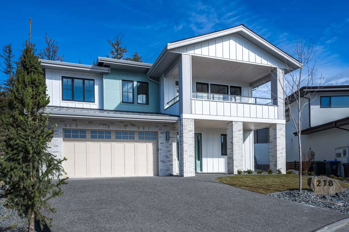 House / Detached House For Sale in Kelowna, British Columbia - 6 bdrm, 3.5 bath (278 Summer Wood Drive)