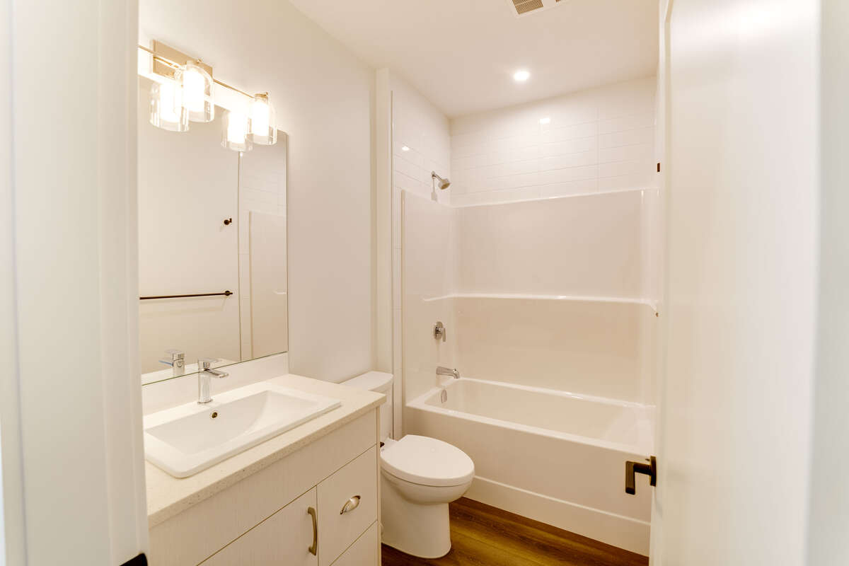 Suite bathroom