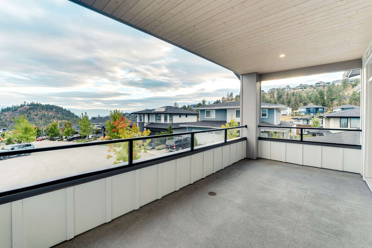 Covered Patio off of Living room
