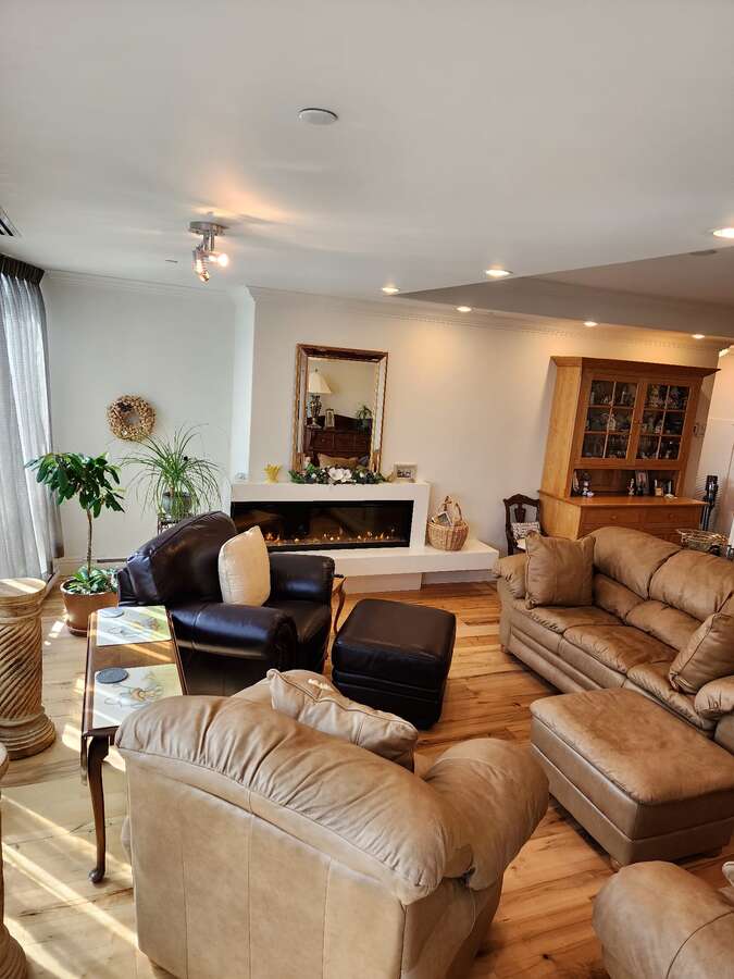 Tired of new "modern" layouts? This traditional layout is generous and practical.