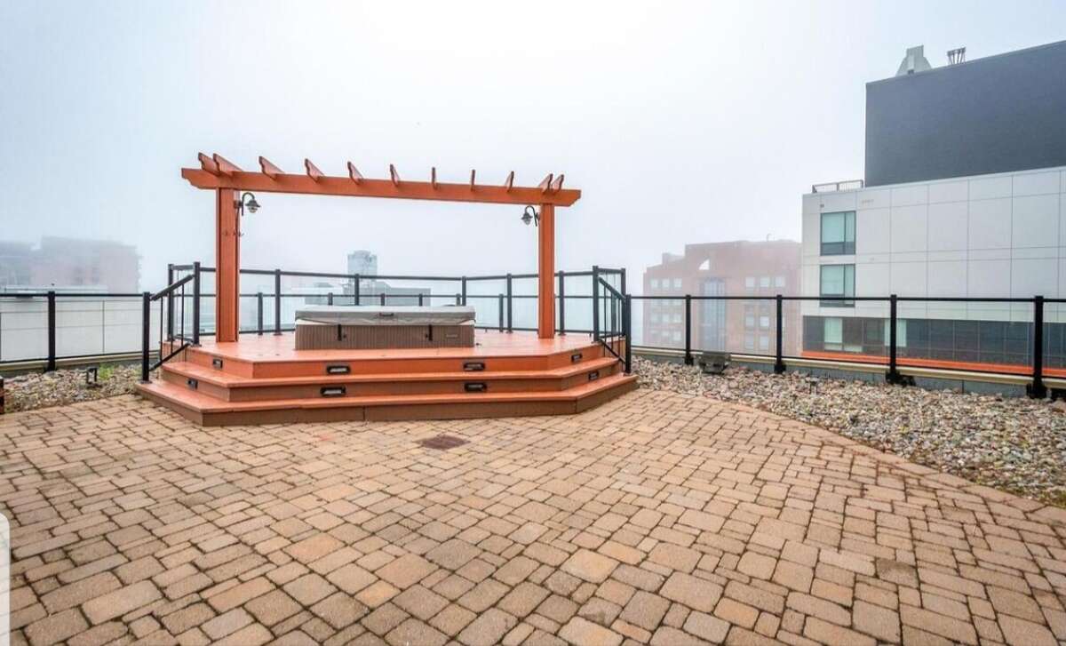 Hot-Tub (14th Floor)