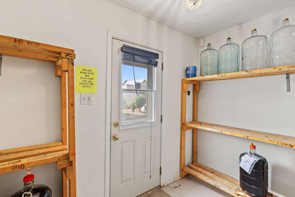 Investment opportunity in the heart of Lindsay!