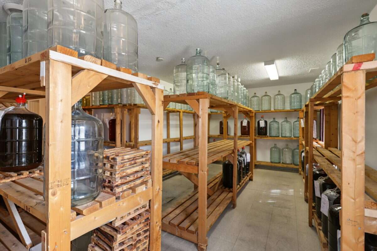 Investment opportunity in the heart of Lindsay!
