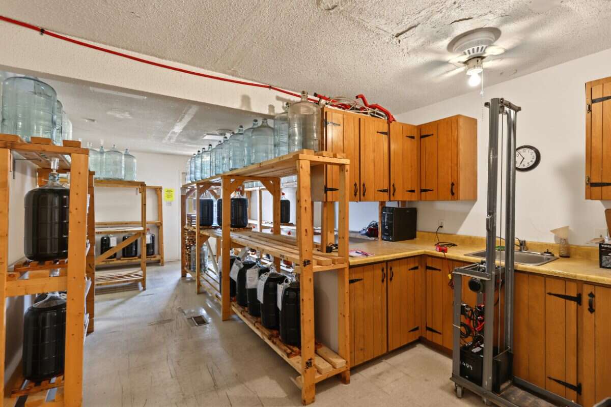 Investment opportunity in the heart of Lindsay!