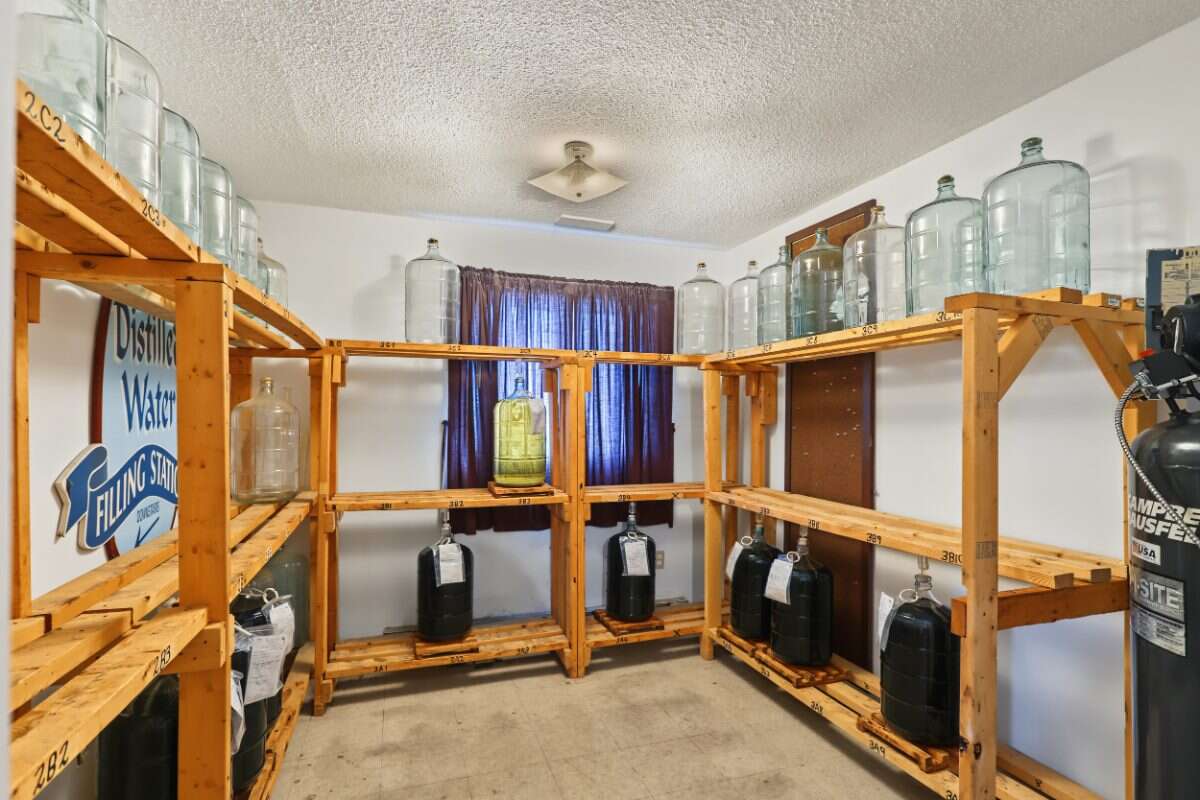 Investment opportunity in the heart of Lindsay!