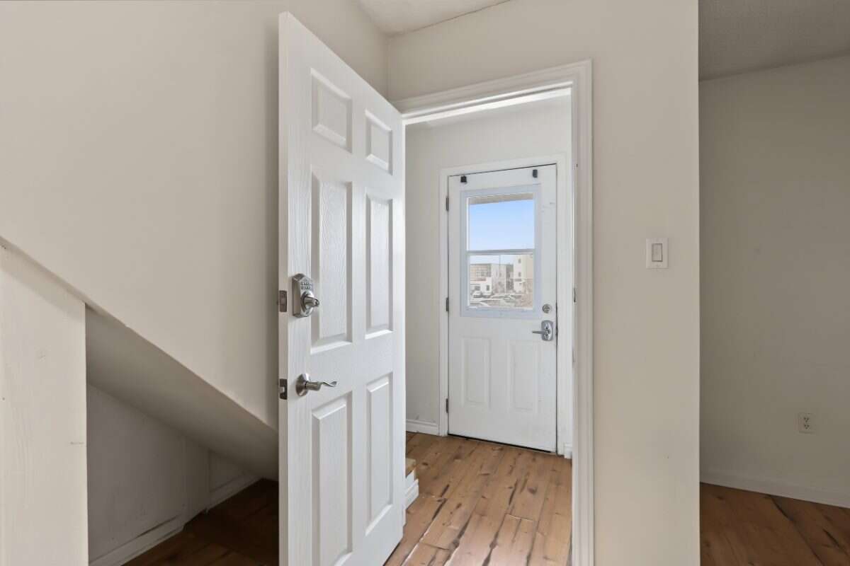 Investment opportunity in the heart of Lindsay!