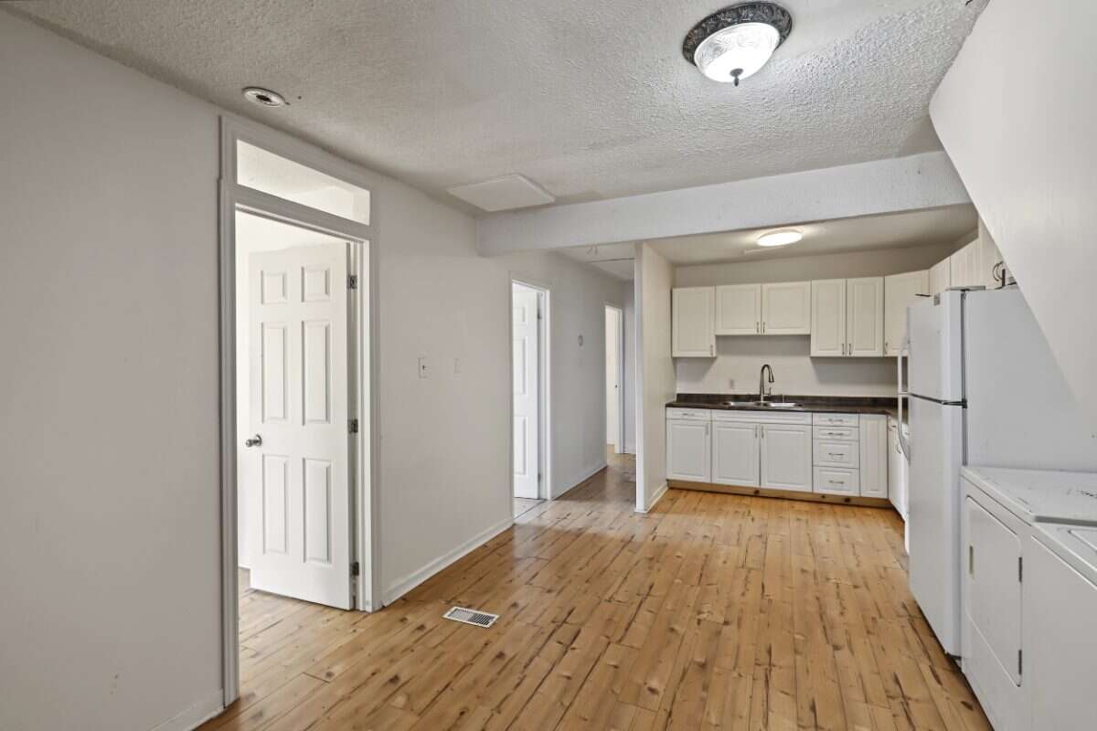 Investment opportunity in the heart of Lindsay!