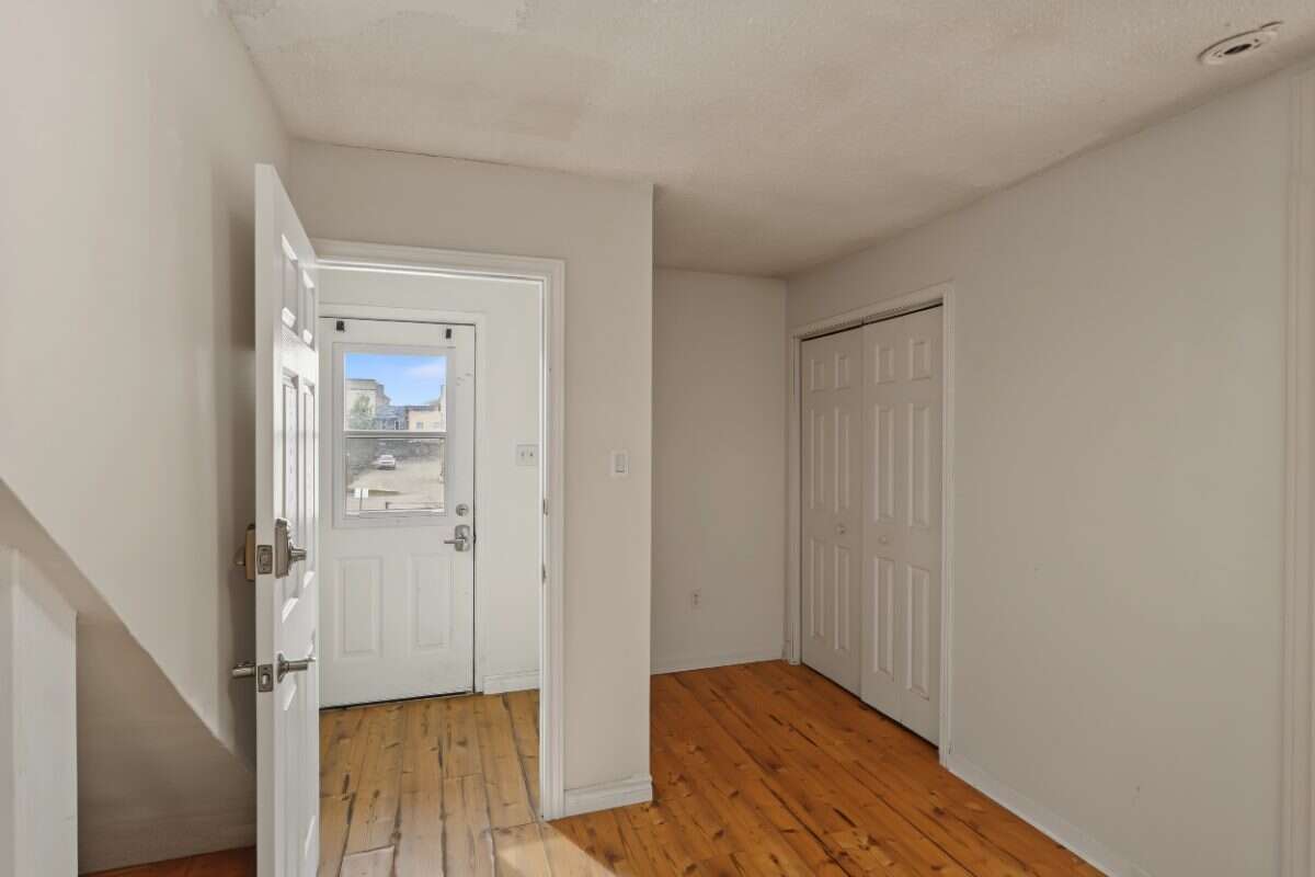 Investment opportunity in the heart of Lindsay!
