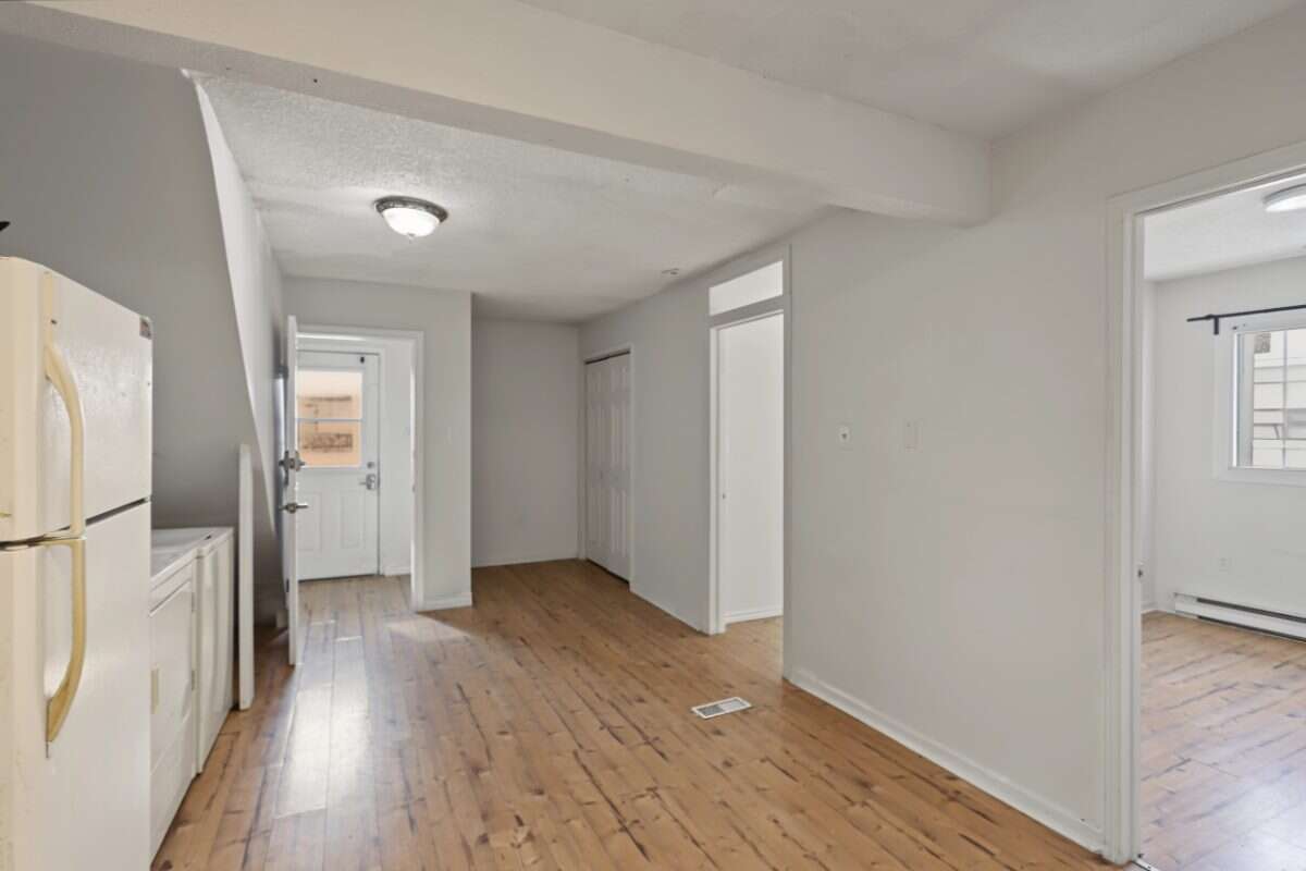 Investment opportunity in the heart of Lindsay!