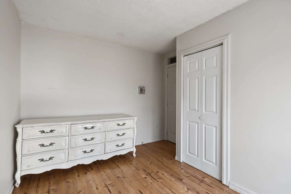 Investment opportunity in the heart of Lindsay!