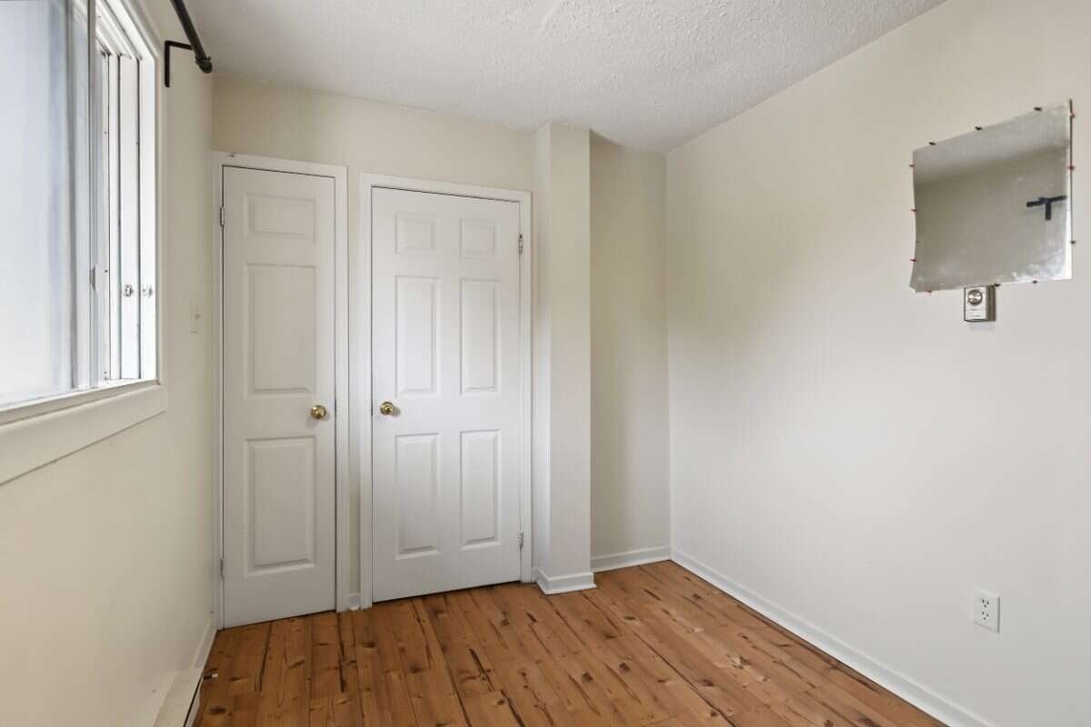 Investment opportunity in the heart of Lindsay!