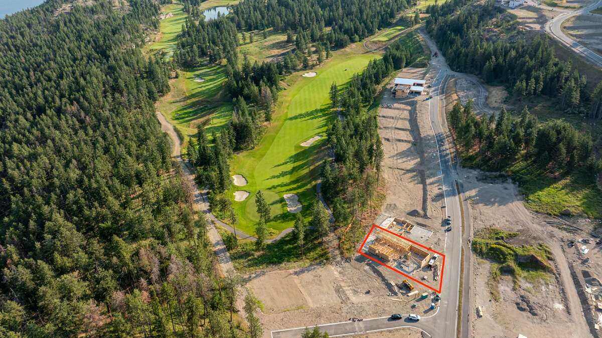 Golf course views with direct access to Ellison Provincial Park.