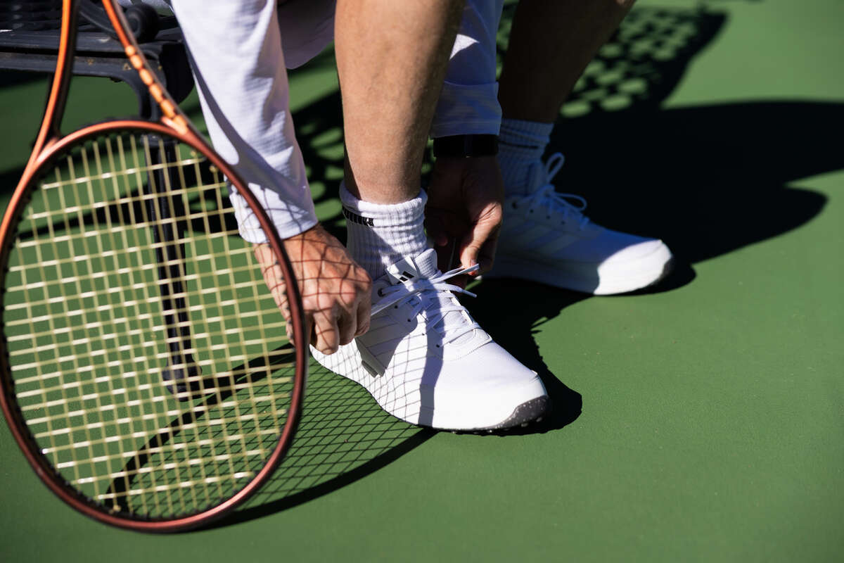 Play year-round tennis and pickleball at Commons Racquet Club.