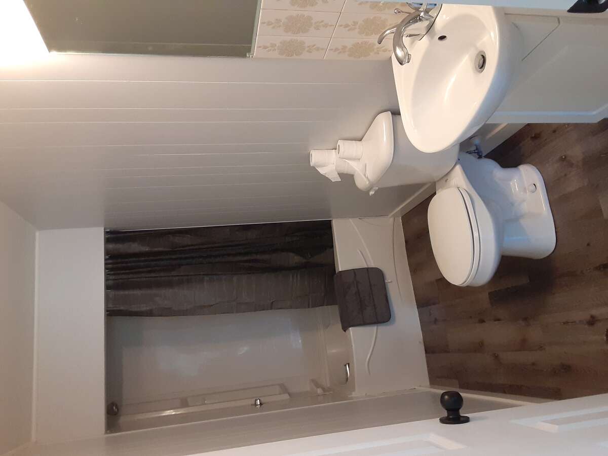 Cottage #6 Bathroom